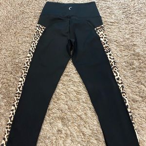 Zyia Leopard Pocket Brilliant Leggings